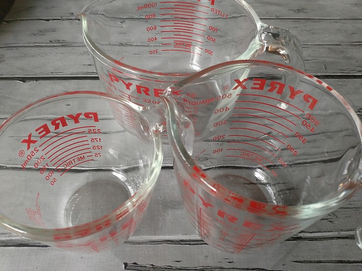 Williams Sonoma Plastic Liquid Measuring Cups